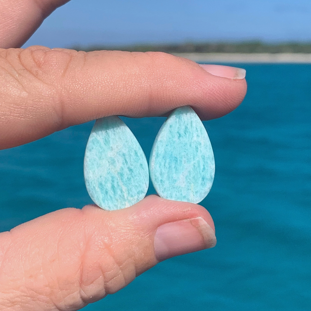 Ray of Sunshine Jewellery- holding my hand cut stones over the water at Lady Musgrave Island