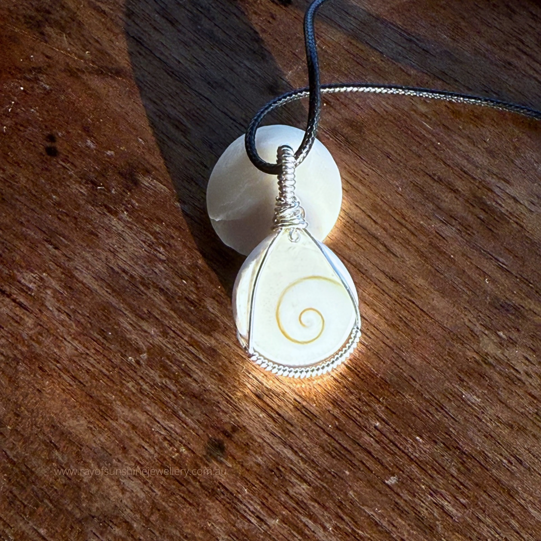 Hand-cut Shiva Shell Sterling Silver Necklace // Ray of Sunshine Jewellery