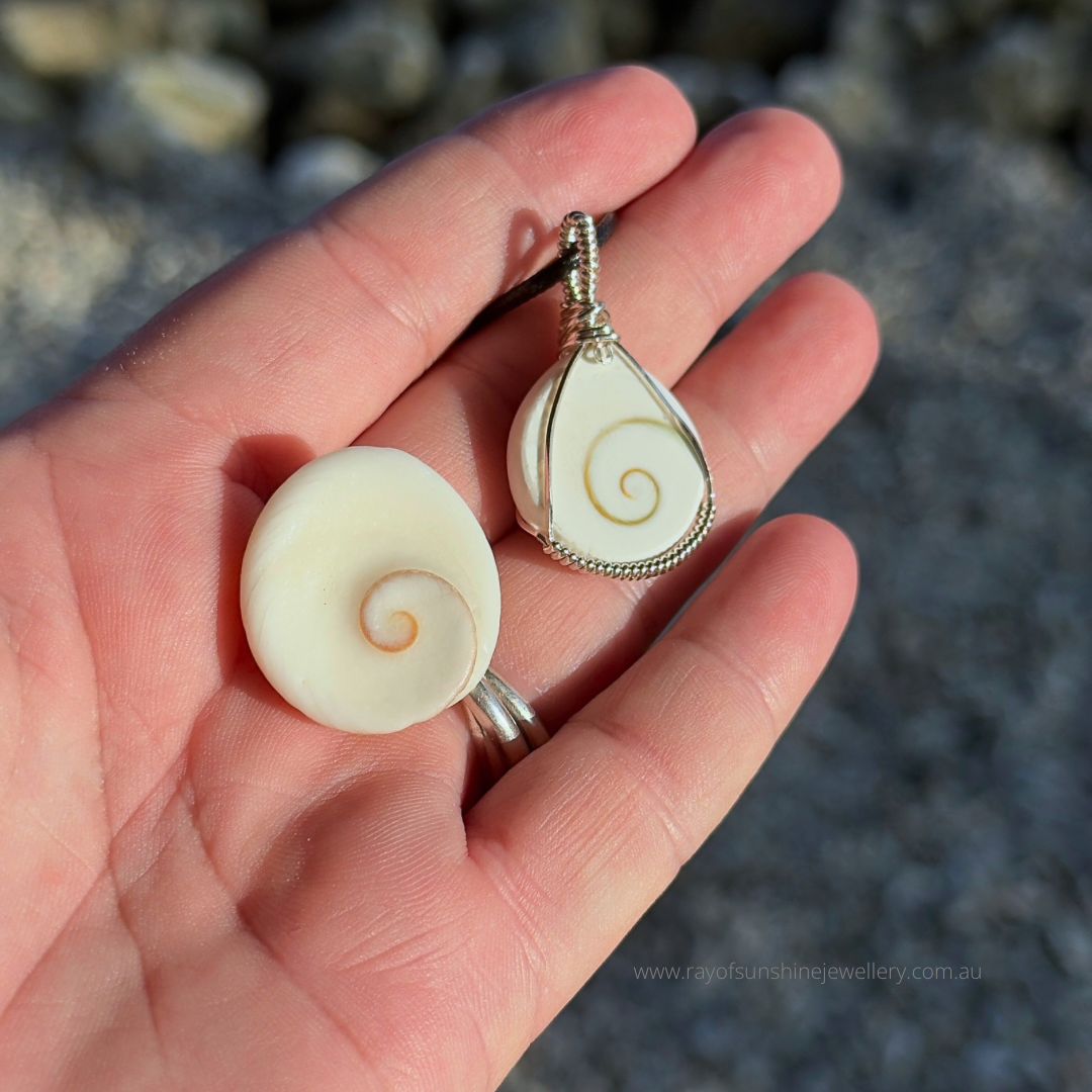 Hand-cut Shiva Shell Sterling Silver Necklace // Ray of Sunshine Jewellery